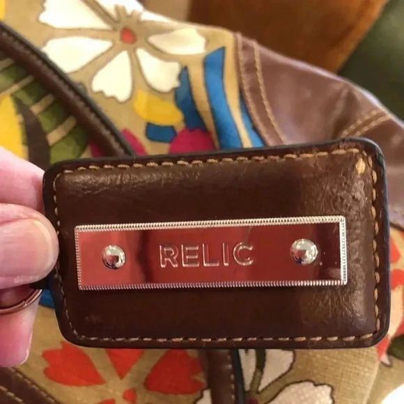 Relic canvas and faux leather trim. Three separate compartments inside. - Picture 5 of 8